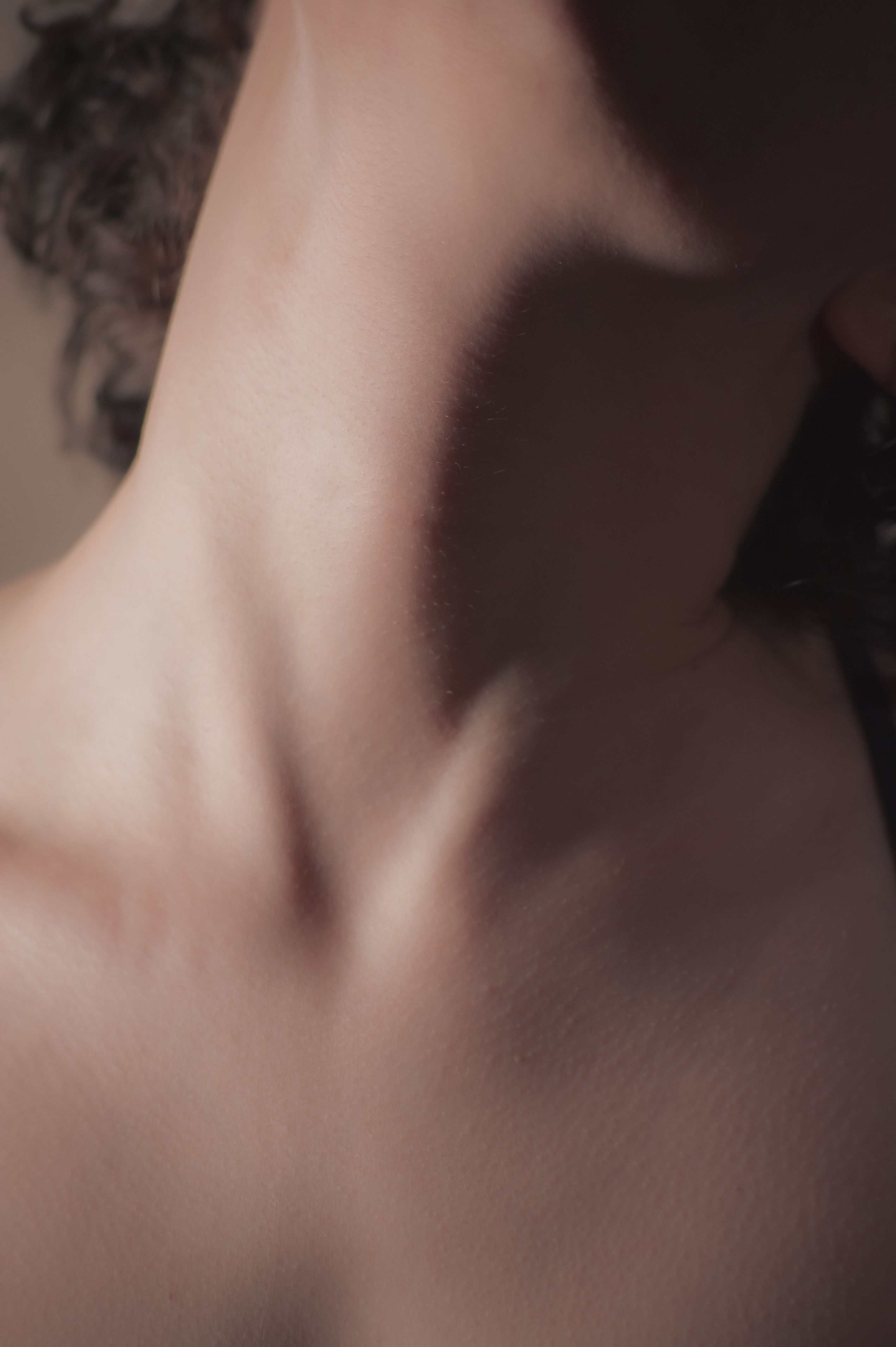 Neck contouring skin tightening